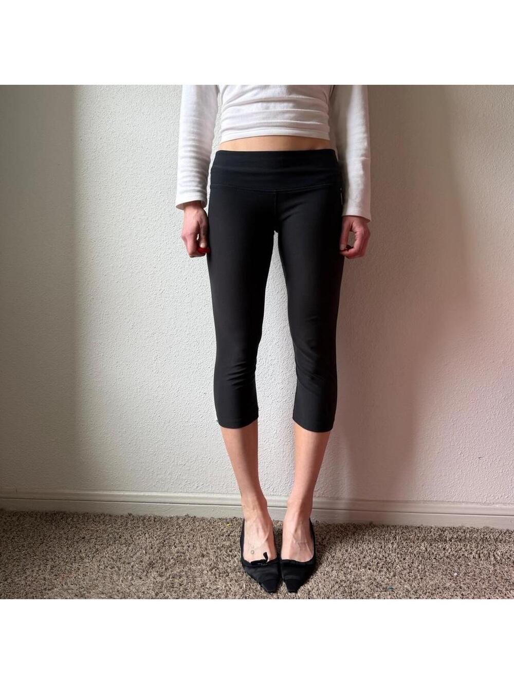 Nike low rise skinny leg black athletic wear leggings capris